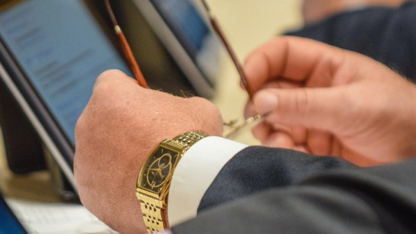 Кланы, родственники и контакты: реформирование кадровой политики мэрии Омска Кланы, родственники и контакты: реформирование кадровой политики мэрии Омска