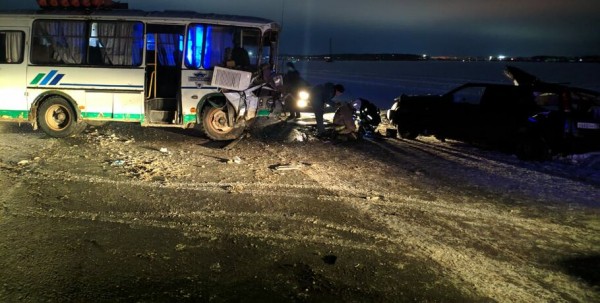 Под Омском в аварии с участием автобуса погибла пассажирка Под Омском в аварии с участием автобуса погибла пассажирка