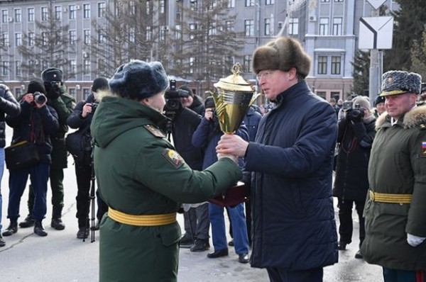 Курсанты Омского автобронетанкового института лучше всех ходят строем