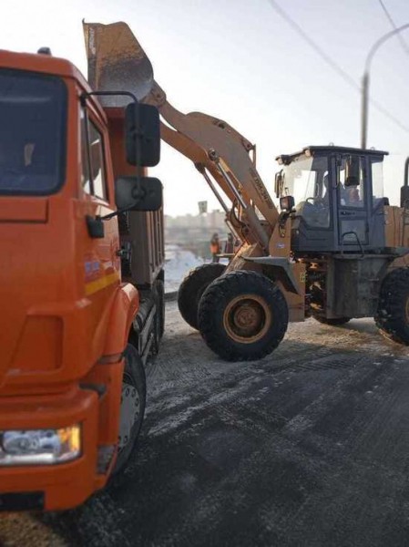 В начале февраля с омских дорог вывезли 15 тысяч кубометров снега В начале февраля с омских дорог вывезли 15 тысяч кубометров снега