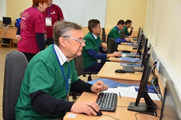 Отложить старость и сесть за парту. Предпенсионеры получают новые профессии