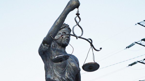 Топ судебных исков: экс-чиновник, голодающий, частный сыщик и останки «Холидея» Топ судебных исков: экс-чиновник, голодающий, частный сыщик и останки «Холидея»