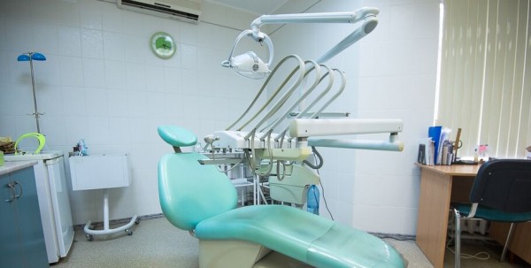 В двух поликлиниках Омска откроют бюджетную стоматологию