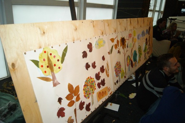 На благотворительном «Компоте» гости слушали музыку, пили чай и ходили босиком