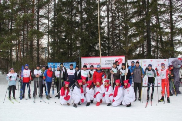 «Спорт во благо». В Омске прошла благотворительная лыжная гонка