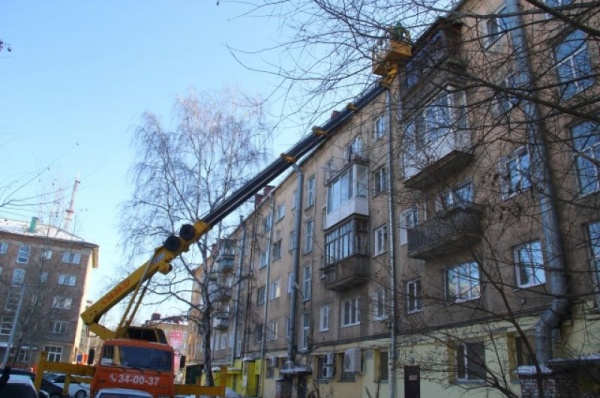 Мэрия штрафует управляющие компании за наледь и сосульки на крышах