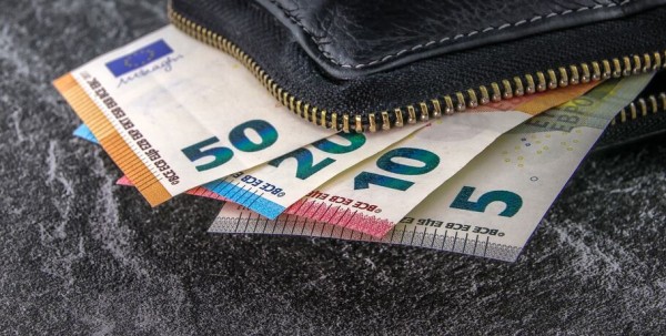 Омичка из-за "генерала США, служившего в Сирии", лишилась тысячи евро