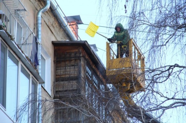 В Омске каждый день проходят рейды по выявлению опасных сосулек и наледи