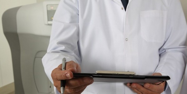 Травмированного нападающего "Авангарда" прооперировали Травмированного нападающего "Авангарда" прооперировали