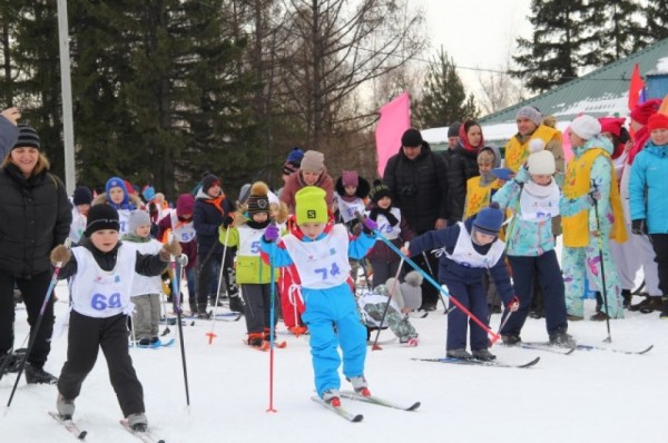 «Спорт во благо». В Омске прошла благотворительная лыжная гонка