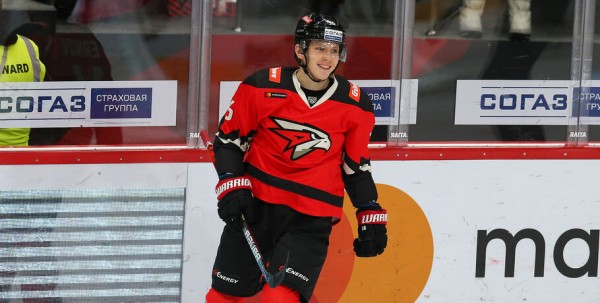 Нападающий "Авангарда": "Не поехал в НХЛ из-за Хартли" Нападающий "Авангарда": "Не поехал в НХЛ из-за Хартли"