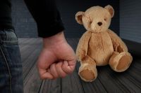 Омская прокуратура заинтересовалась детьми, которые живут «в сарае»