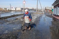 Омские дорожники вывозят снег из вероятных зон весеннего подтопления