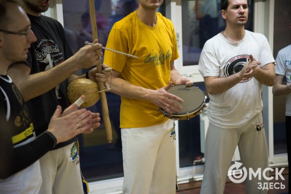 Красота капоэйры. В Омске спортсмены сразились в бесконтактном бою Красота капоэйры. В Омске спортсмены сразились в бесконтактном бою