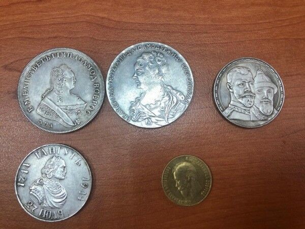 Омич за обычные монеты заплатил десятки тысяч рублей