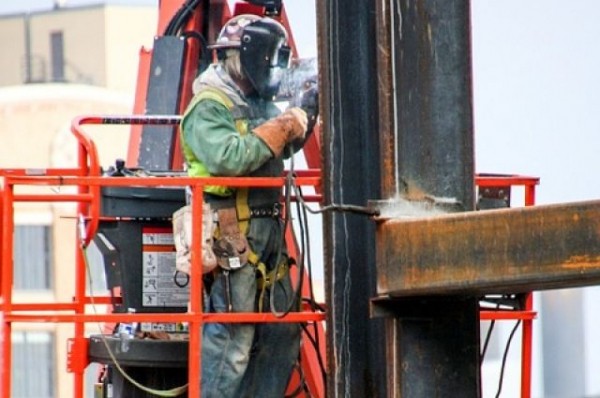 В Омске решено убрать 320 незаконных рекламных конструкций