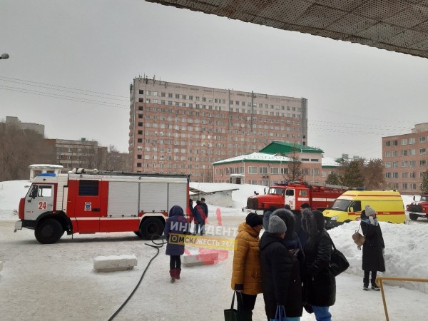 В омском роддоме вспыхнули стройматериалы в подсобке