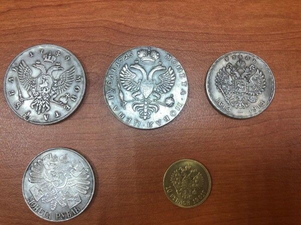 Омич за обычные монеты заплатил десятки тысяч рублей