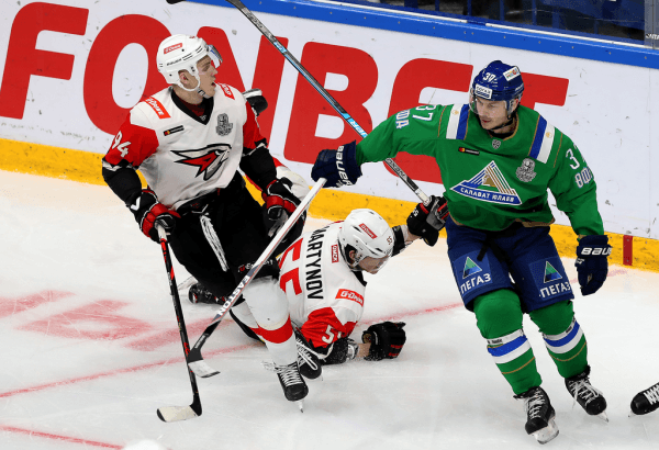 
        «Салават Юлаев» выходит вперёд. Главные события третьего матча серии
      