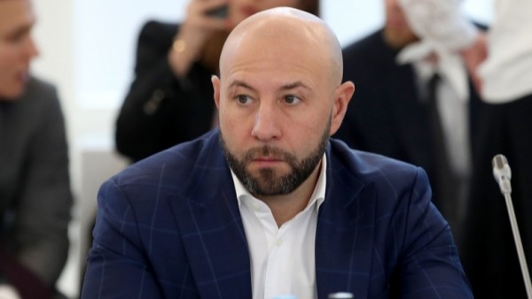 Президент омского «Авангарда» Сушинский танцует в отпуске под Little Big 