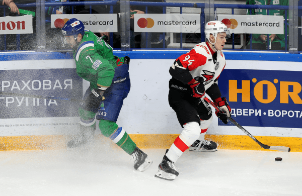 
        «Никто не хочет уступать, поэтому и эмоции, и борьба, и такой накал на льду». Емелин, Семёнов и Франсон о победе в четвертом матче серии
      