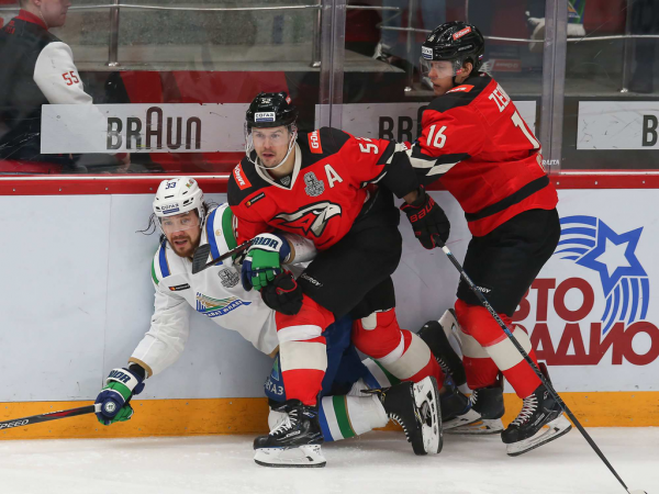 
        Права на ошибку больше нет. Как «Авангард» уступил «Салавату» в пятом матче серии
      