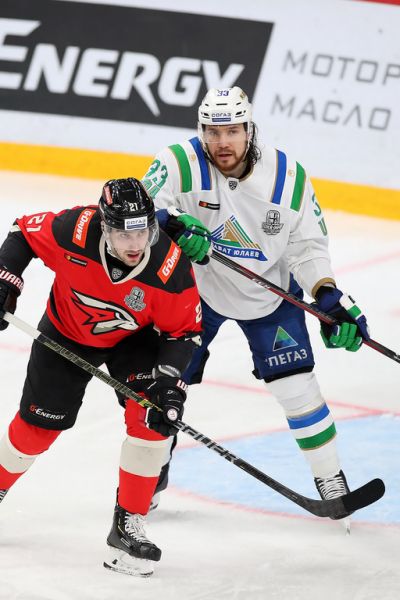 
        1/4 Востока, матч №5. «Авангард» - «Салават Юлаев» 3:6. Послематчевая пресс-конференция (ВИДЕО)
      