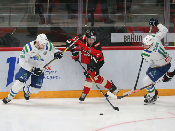 
        1/4 Востока, матч №5. «Авангард» - «Салават Юлаев» 3:6. Послематчевая пресс-конференция (ВИДЕО)
      