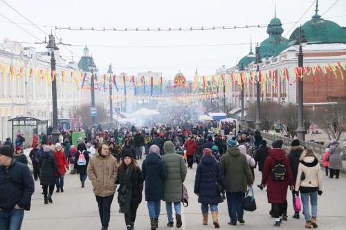 Приходи, весна-красна: как омичи провожали Масленицу на Любинском