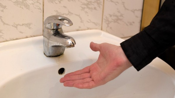 Жители нескольких округов Омска останутся без холодной воды 