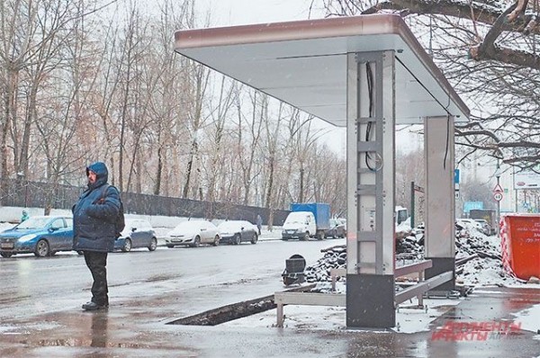 Омичи жалуются на отсутствие остановочного павильона