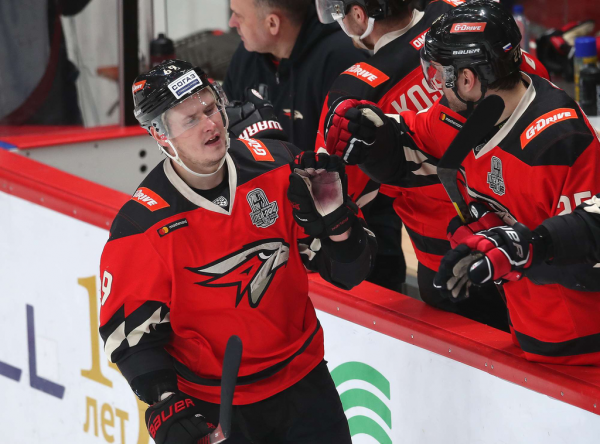 
        «Авангард» начинает плей-офф с победы! Главные события первого матча серии с «Салаватом Юлаевым»
      