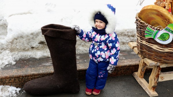 Танцы с медведями vs рейв-хоровод: две Масленицы в Омске 