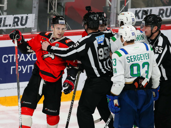 
        1/4 Востока, матч №5. «Авангард» - «Салават Юлаев» 3:6. Послематчевая пресс-конференция (ВИДЕО)
      