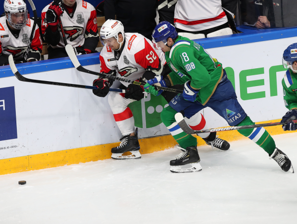 
        «Никто не хочет уступать, поэтому и эмоции, и борьба, и такой накал на льду». Емелин, Семёнов и Франсон о победе в четвертом матче серии
      