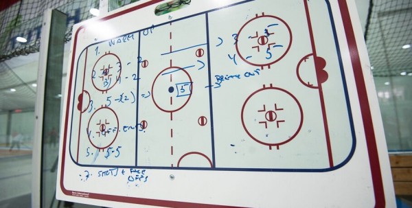 Матчи "Омских Ястребов" с казанцами перенесли на неопределённый срок Матчи "Омских Ястребов" с казанцами перенесли на неопределённый срок