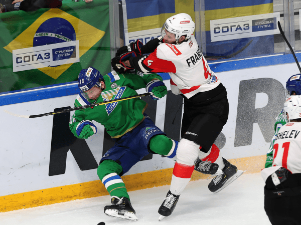 
        «Никто не хочет уступать, поэтому и эмоции, и борьба, и такой накал на льду». Емелин, Семёнов и Франсон о победе в четвертом матче серии
      