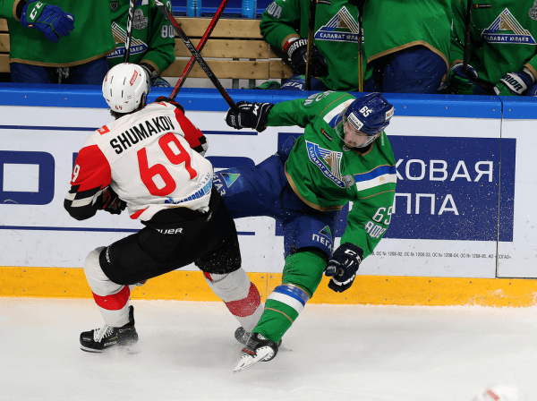 
        «Никто не хочет уступать, поэтому и эмоции, и борьба, и такой накал на льду». Емелин, Семёнов и Франсон о победе в четвертом матче серии
      