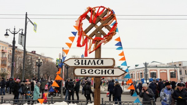 Танцы с медведями vs рейв-хоровод: две Масленицы в Омске 