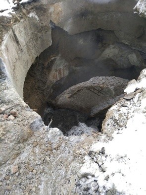 В Омской области провалилась часть дороги 