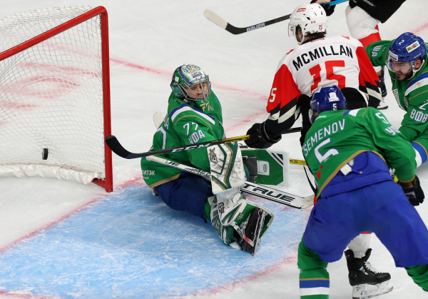 
        «Салават Юлаев» выходит вперёд. Главные события третьего матча серии
      