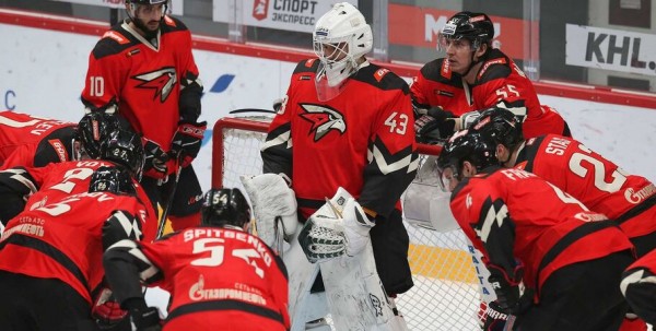 У 12 игроков "Авангарда" 30 апреля заканчиваются контракты