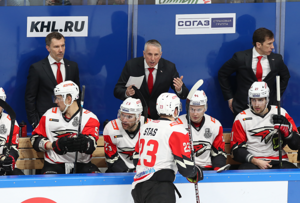 
        «Никто не хочет уступать, поэтому и эмоции, и борьба, и такой накал на льду». Емелин, Семёнов и Франсон о победе в четвертом матче серии
      