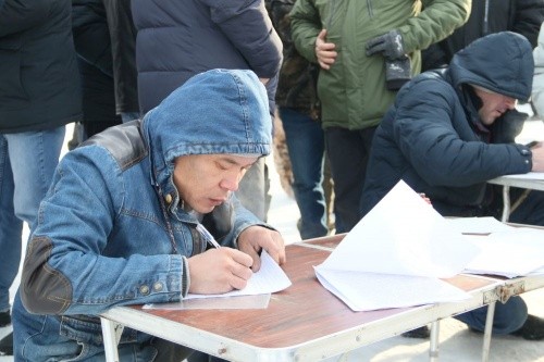 «Гаишные игры» в эвакуацию в Омске напоминают о бандитском беспределе 90-х