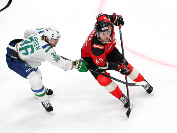 
        1/4 Востока, матч №5. «Авангард» - «Салават Юлаев» 3:6. Послематчевая пресс-конференция (ВИДЕО)
      