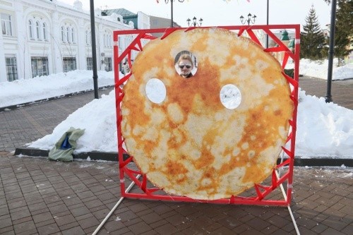 Приходи, весна-красна: как омичи провожали Масленицу на Любинском