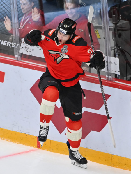 
        «Авангард» начинает плей-офф с победы! Главные события первого матча серии с «Салаватом Юлаевым»
      