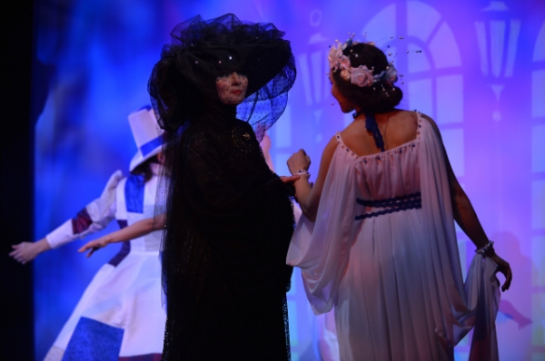 Счастье не требует волшебства. В «Арлекине» обратились к театру теней