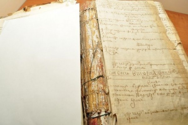 Год 1722-й. Самая старая метрическая книга России хранится в Омском архиве