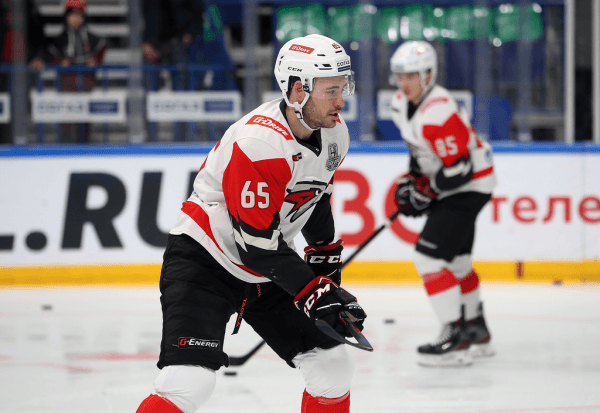 
        «Салават Юлаев» выходит вперёд. Главные события третьего матча серии
      